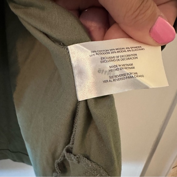 Banana Republic Sage Green V-Neck Short Sleeve Tee Size XXL - Picture 6 of 7